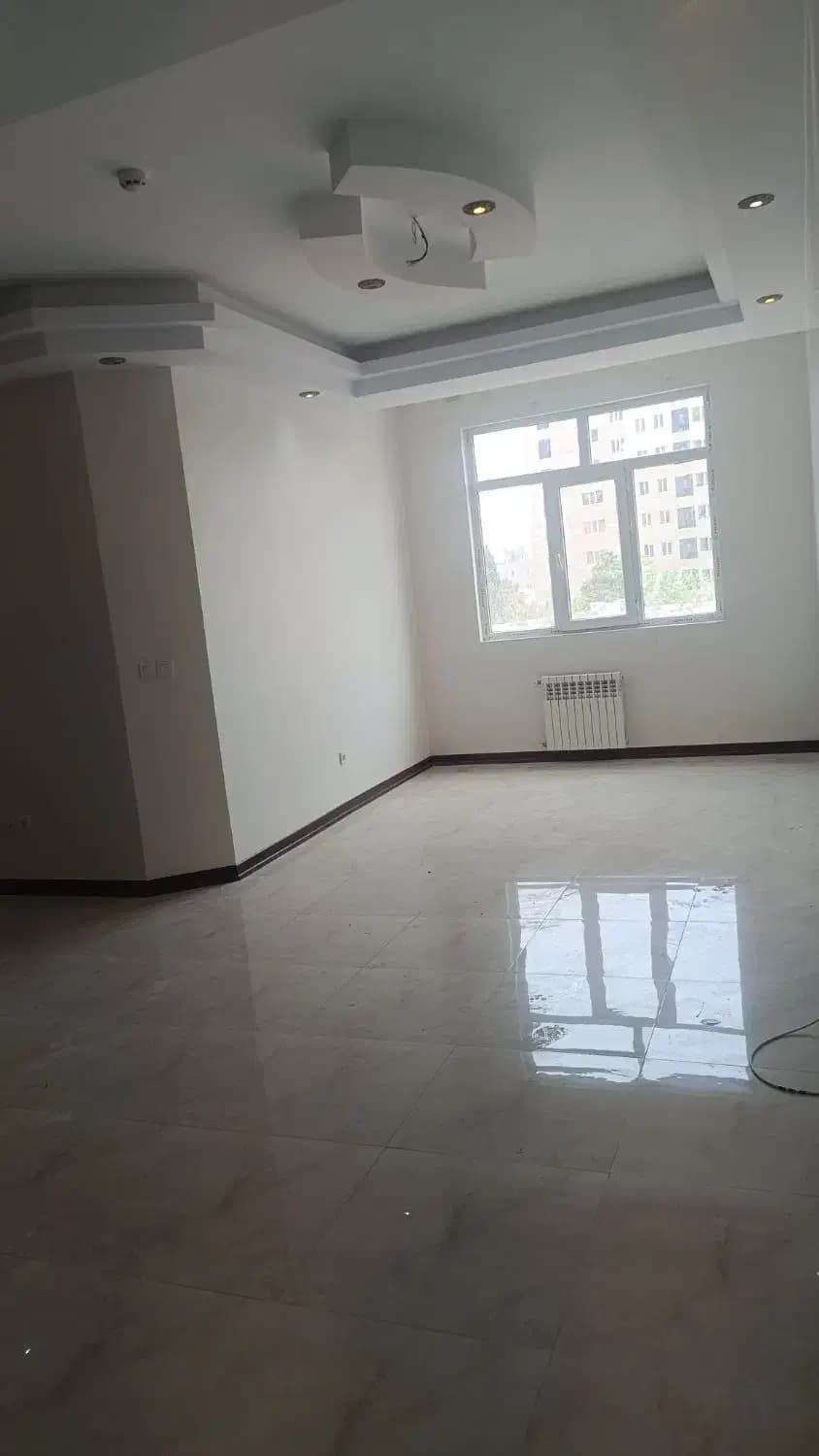 ۹۵متری دوخواب فول تراورتن خطی رو به آفتاب