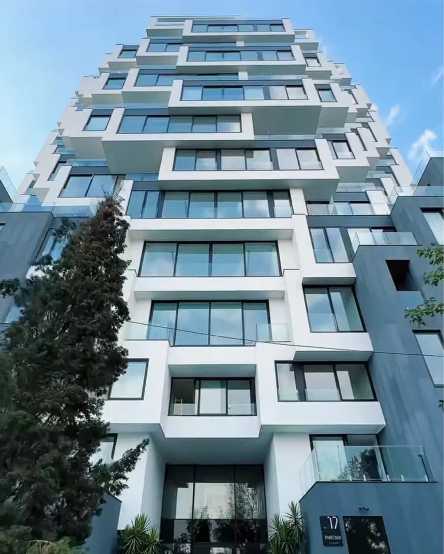 پاسداران ۲۶۶ تک واحدی ۳ پارکینگ یک اثر هنری