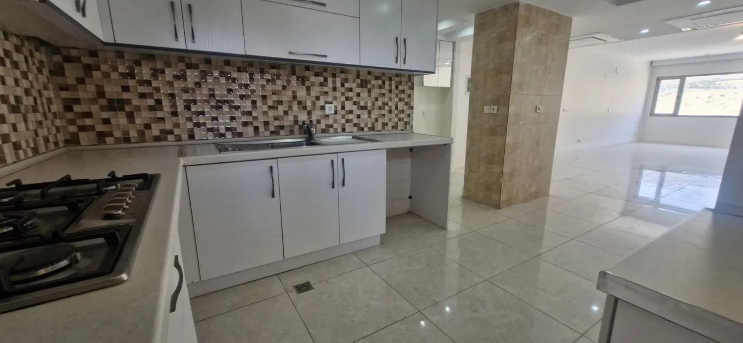 ۱۶۱متر ۳خواب  در بلوار اردستانی  زحمتکش منطقه۲۲