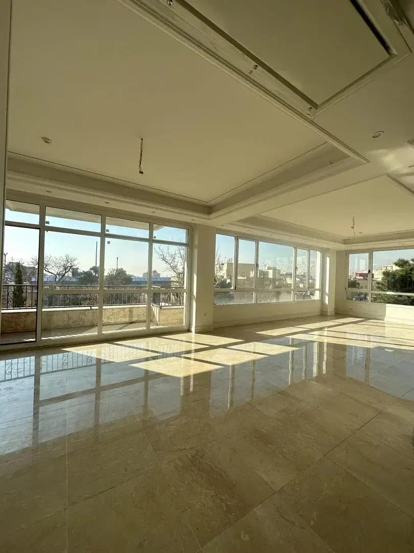 نیاوران / ۲۱۰ متر / ۳ خواب/کلید نخورده/ فول مشاعات