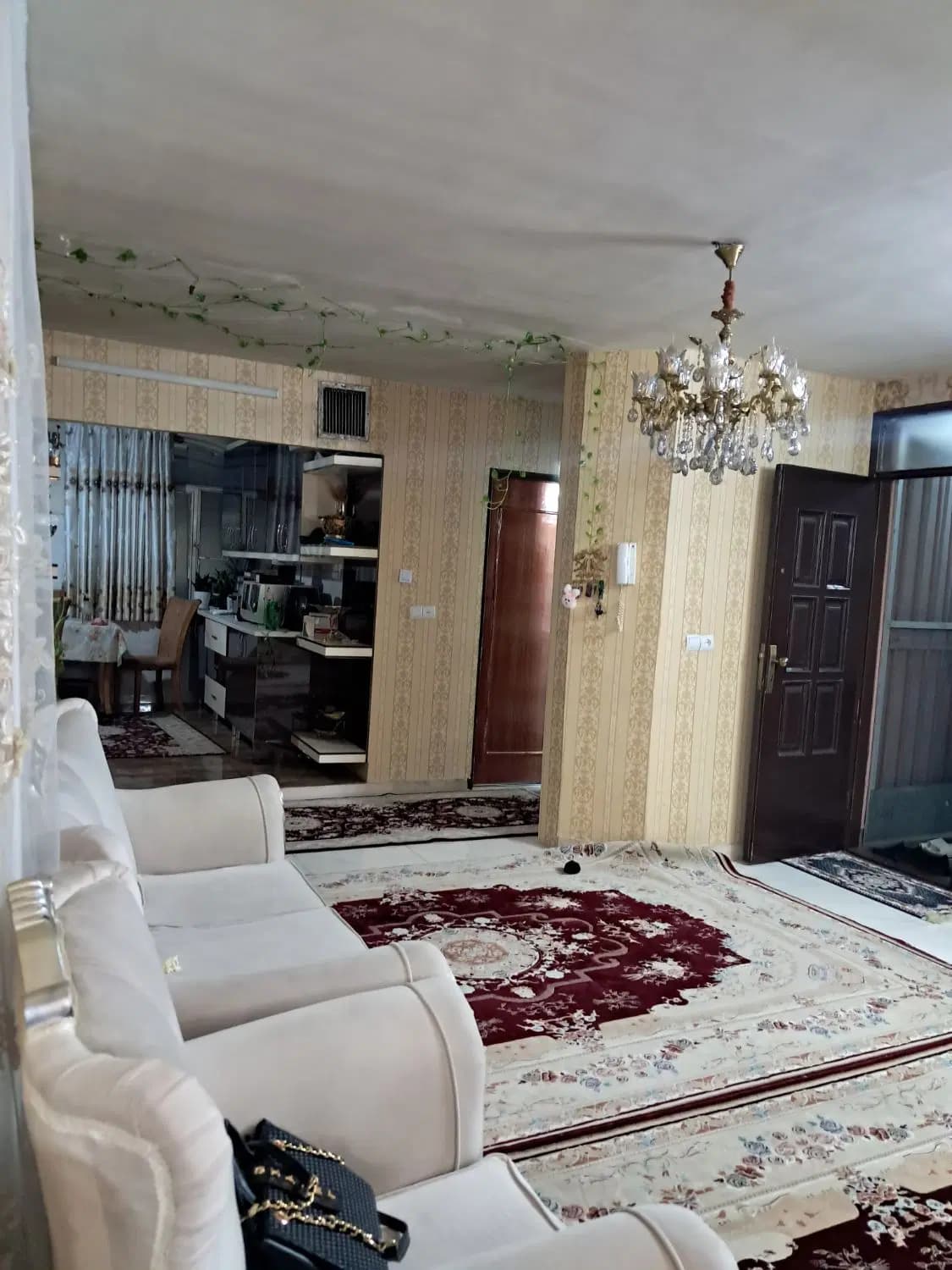 اپارتمان ۱۴۰ متر سه خوابه دوتا انباری