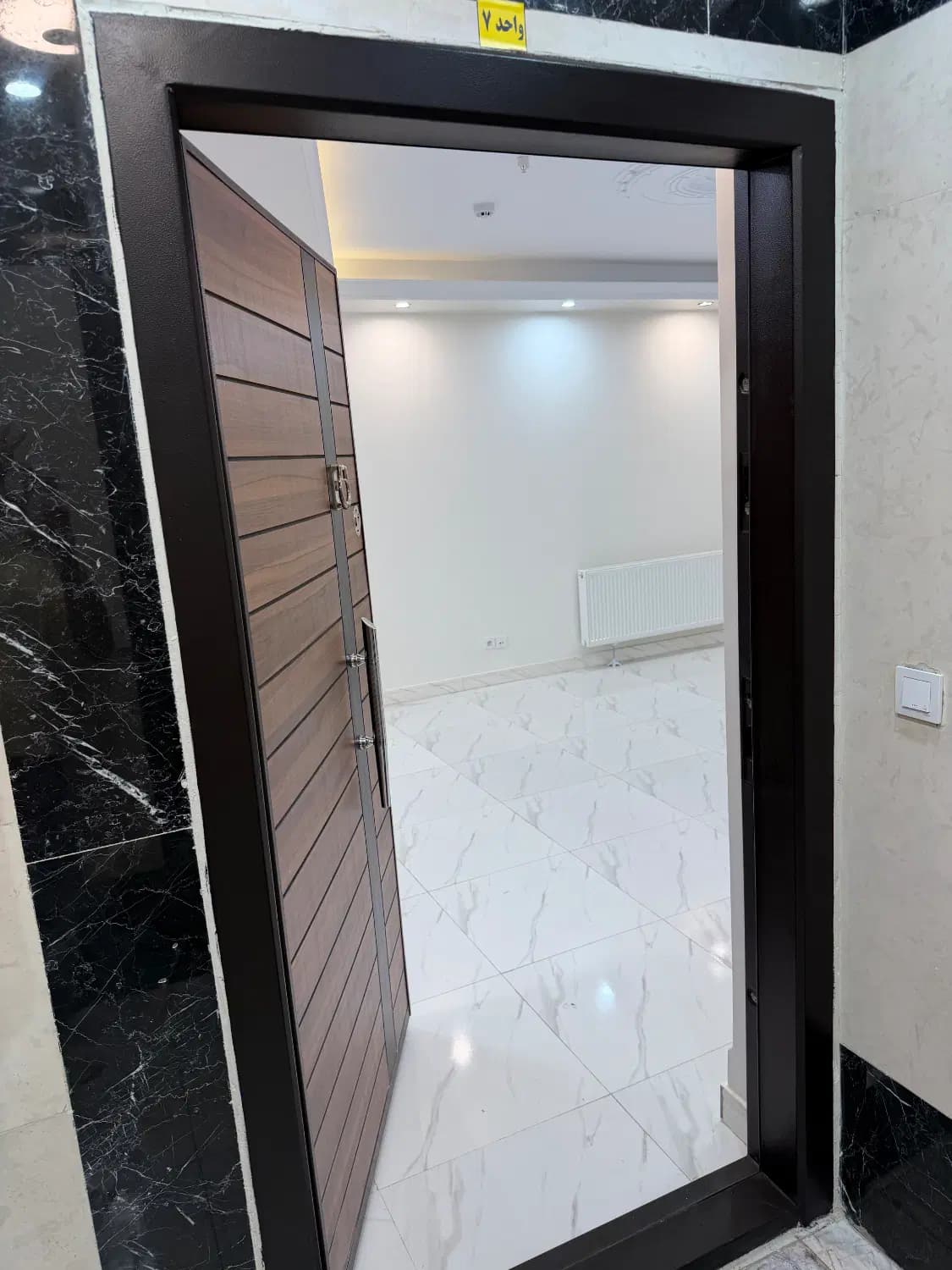 عروس داماد /آپارتمان ۸۰ متری دو خواب آسانسور دارم