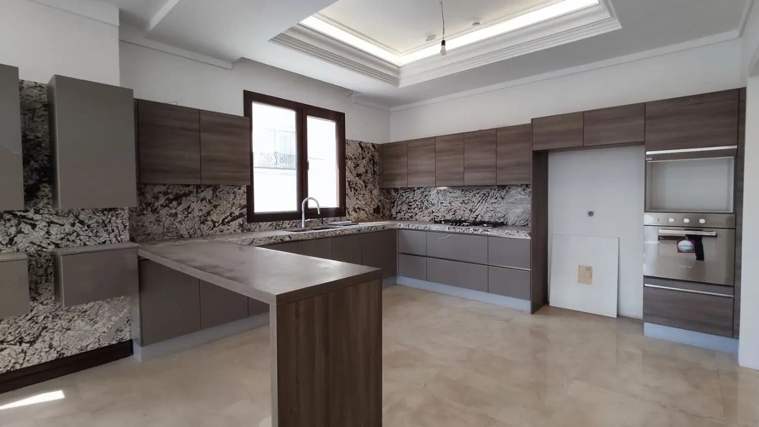 180متر 3خواب تاپ لوکیشن فرمانیه شرقی/فول مشاعات